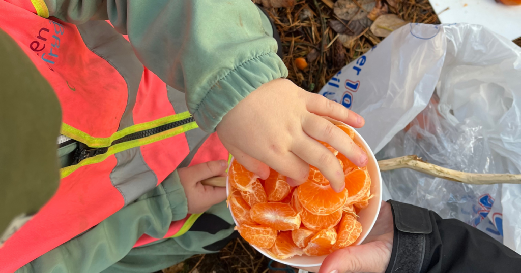 Fellesskap rundt bordet - i Bygnes Vitenbarnehage